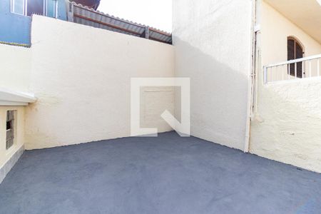 Casa para alugar com 60m², 2 quartos e 1 vaga Casa para alugar com 60m², 2 quartos e 1 vagaQuintal