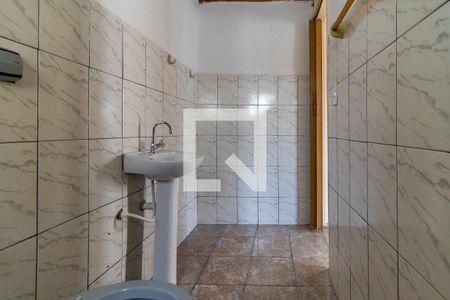 Casa para alugar com 60m², 2 quartos e 1 vaga Casa para alugar com 60m², 2 quartos e 1 vagaBanheiro