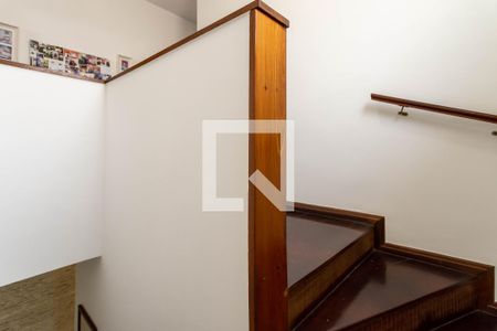 Escada de casa à venda com 3 quartos, 132m² em Vila Ester, Guarulhos