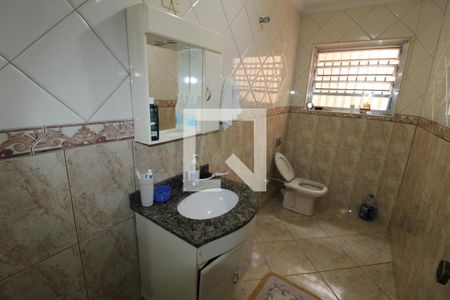Banheiro  de casa à venda com 2 quartos, 230m² em Vila Lúcia, São Paulo