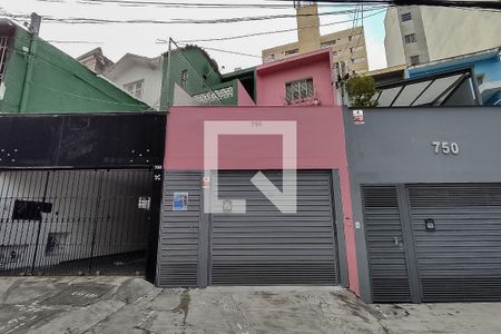 Casa para alugar com 160m², 3 quartos e 1 vaga Casa para alugar com 160m², 3 quartos e 1 vagaFachada