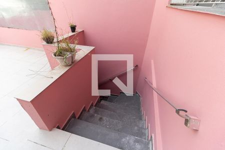 Casa para alugar com 160m², 3 quartos e 1 vaga Casa para alugar com 160m², 3 quartos e 1 vagaEscada