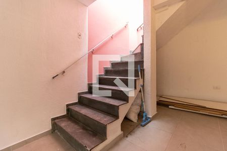 Casa para alugar com 160m², 3 quartos e 1 vaga Casa para alugar com 160m², 3 quartos e 1 vagaEscada