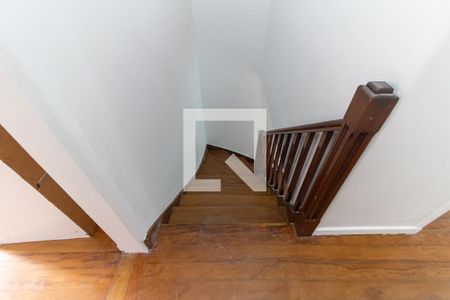 Casa para alugar com 160m², 3 quartos e 1 vaga Casa para alugar com 160m², 3 quartos e 1 vagaEscada