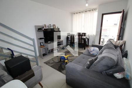 Casa à venda com 82m², 2 quartos e 2 vagasSala