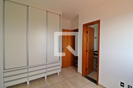 Quarto Suíte de apartamento para alugar com 2 quartos, 55m² em Presidente Roosevelt, Uberlândia