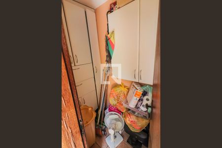 Casa à venda com 183m², 3 quartos e 2 vagas Casa à venda com 183m², 3 quartos e 2 vagasQuarto Serviço