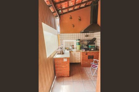 Casa à venda com 183m², 3 quartos e 2 vagas Casa à venda com 183m², 3 quartos e 2 vagasChurrasqueira