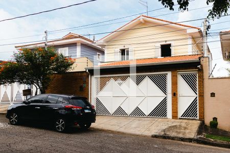 Casa à venda com 230m², 4 quartos e 3 vagasFachada
