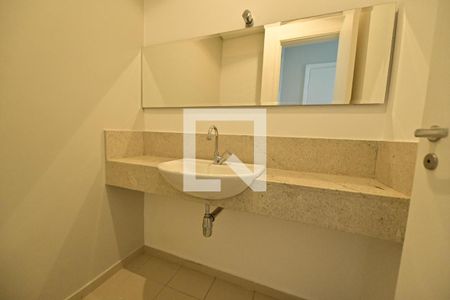 Banheiro 1 sem armário de apartamento para alugar com 1 quarto, 80m² em Jardim Goiás, Goiânia