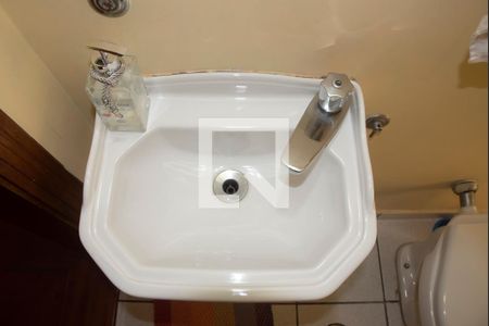 Casa à venda com 100m², 2 quartos e 2 vagasLavabo