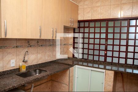 Casa à venda com 154m², 2 quartos e 2 vagas Casa à venda com 154m², 2 quartos e 2 vagasCozinha