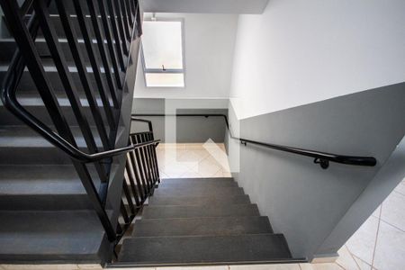 Apartamento para alugar com 47m², 2 quartos e 1 vaga Apartamento para alugar com 47m², 2 quartos e 1 vagaEscada de Acesso