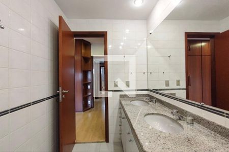 Banheiro suíte master  de apartamento para alugar com 5 quartos, 210m² em Cambuí, Campinas