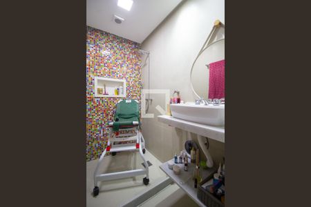 Apartamento à venda com 226m², 3 quartos e 3 vagasBanheiro Social