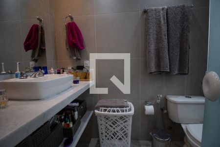 Apartamento à venda com 226m², 3 quartos e 3 vagasBanheiro da Suíte 2