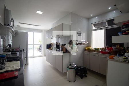 Apartamento à venda com 226m², 3 quartos e 3 vagasCozinha 