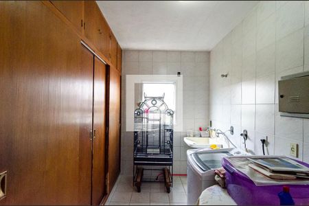 Casa à venda com 330m², 5 quartos e 4 vagasLavanderia