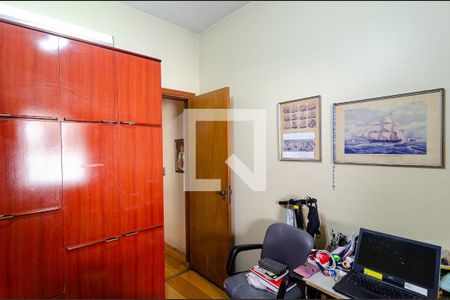 Casa à venda com 330m², 5 quartos e 4 vagasQuarto 2