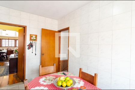 Casa à venda com 330m², 5 quartos e 4 vagasCozinha