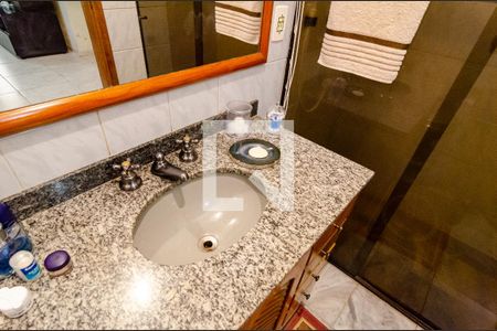 Casa à venda com 330m², 5 quartos e 4 vagasBanheiro social 2