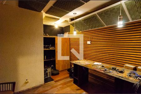 Casa à venda com 330m², 5 quartos e 4 vagasStúdio 4