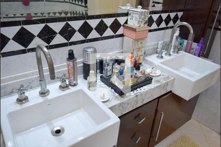 Apartamento à venda com 350m², 3 quartos e 4 vagasBanheiro da Suíte principal