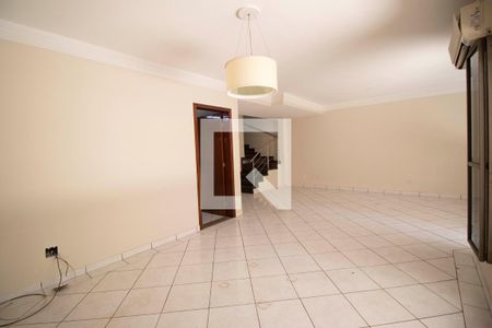 Sala de casa para alugar com 5 quartos, 300m² em Setor Bueno, Goiânia