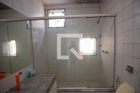 Casa à venda com 370m², 5 quartos e 3 vagas Casa à venda com 370m², 5 quartos e 3 vagasBanheiro da Suíte 2