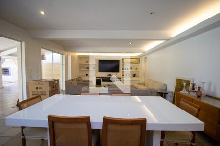 Sala de casa à venda com 5 quartos, 370m² em Barra da Tijuca, Rio de Janeiro