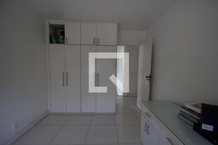 Casa à venda com 370m², 5 quartos e 3 vagas Casa à venda com 370m², 5 quartos e 3 vagasQuarto 2