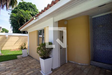 Casa à venda com 370m², 5 quartos e 3 vagas Casa à venda com 370m², 5 quartos e 3 vagasSauna