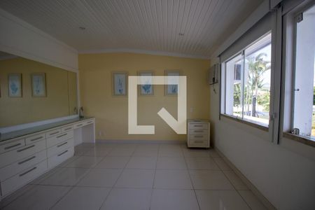 Casa à venda com 370m², 5 quartos e 3 vagas Casa à venda com 370m², 5 quartos e 3 vagasSuíte 2