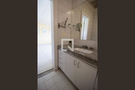 Casa à venda com 370m², 5 quartos e 3 vagas Casa à venda com 370m², 5 quartos e 3 vagasBanheiro da Suíte 2