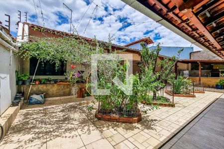 Casa à venda com 526m², 3 quartos e 6 vagasQuintal