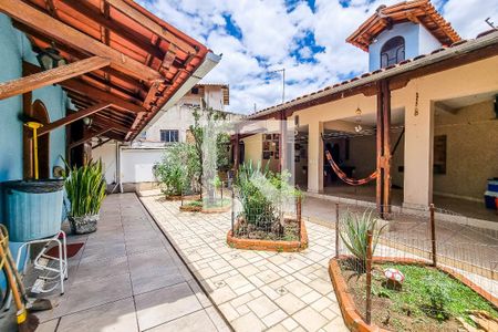 Casa à venda com 526m², 3 quartos e 6 vagasQuintal