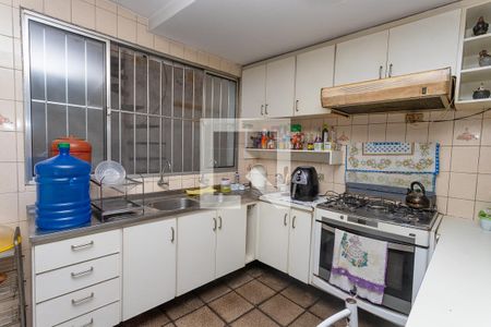 Casa à venda com 350m², 4 quartos e 4 vagasCozinha 