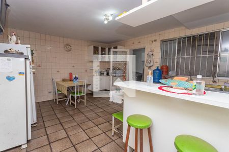 Casa à venda com 350m², 4 quartos e 4 vagasCozinha 