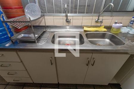 Casa à venda com 350m², 4 quartos e 4 vagasCozinha 