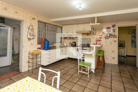 Casa à venda com 350m², 4 quartos e 4 vagasCozinha 