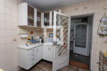 Casa à venda com 350m², 4 quartos e 4 vagasCozinha 