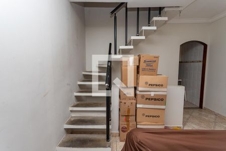 Escada  de casa para alugar com 4 quartos, 196m² em Parque Imigrantes, Diadema