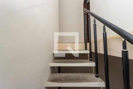 Escada  de casa para alugar com 4 quartos, 196m² em Parque Imigrantes, Diadema