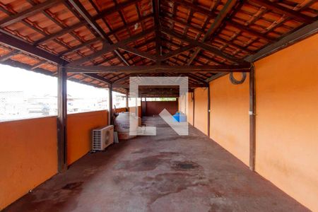 Casa à venda com 500m², 4 quartos e 3 vagas Casa à venda com 500m², 4 quartos e 3 vagasTerraço