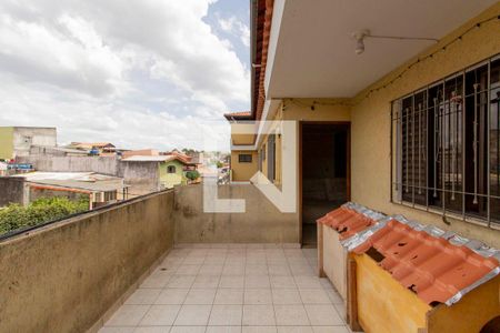 Casa à venda com 500m², 4 quartos e 3 vagas Casa à venda com 500m², 4 quartos e 3 vagasVaranda