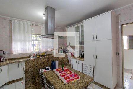 Casa à venda com 500m², 4 quartos e 3 vagas Casa à venda com 500m², 4 quartos e 3 vagasCozinha