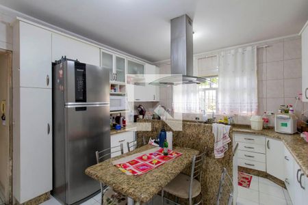 Casa à venda com 500m², 4 quartos e 3 vagas Casa à venda com 500m², 4 quartos e 3 vagasCozinha