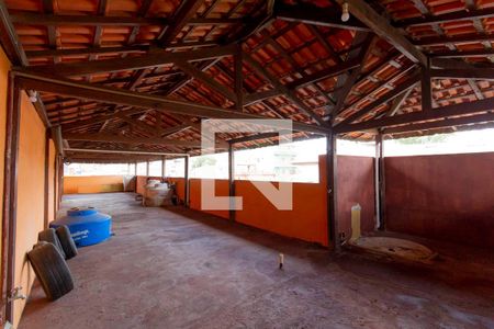 Casa à venda com 500m², 4 quartos e 3 vagas Casa à venda com 500m², 4 quartos e 3 vagasTerraço