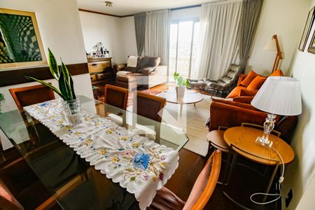 Sala de apartamento à venda com 3 quartos, 124m² em Jardim Leonor, São Paulo