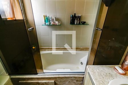 Apartamento à venda com 124m², 3 quartos e 2 vagasBanheiro da Suíte